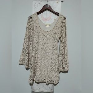 Lace bell sleeve dress